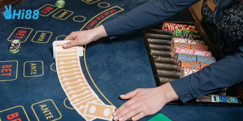 Điểm khác biệt của baccarat không hoa hồng và baccarat bình thường